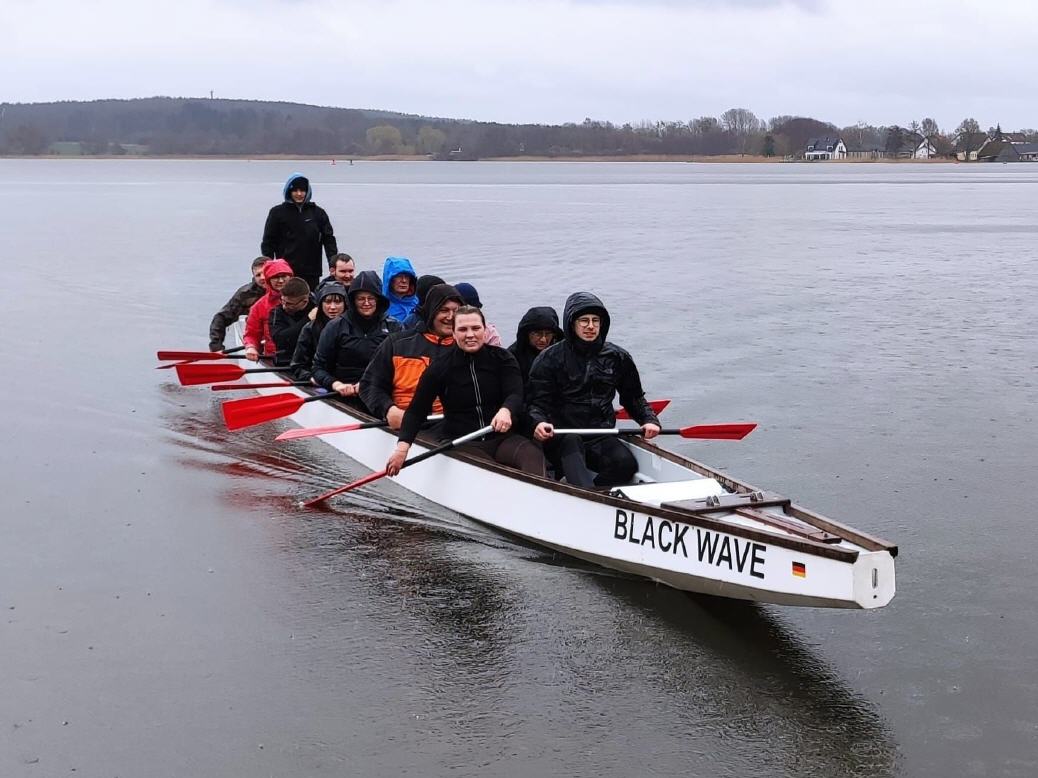 Erstes Mal Paddeln im neuen Drachenboot